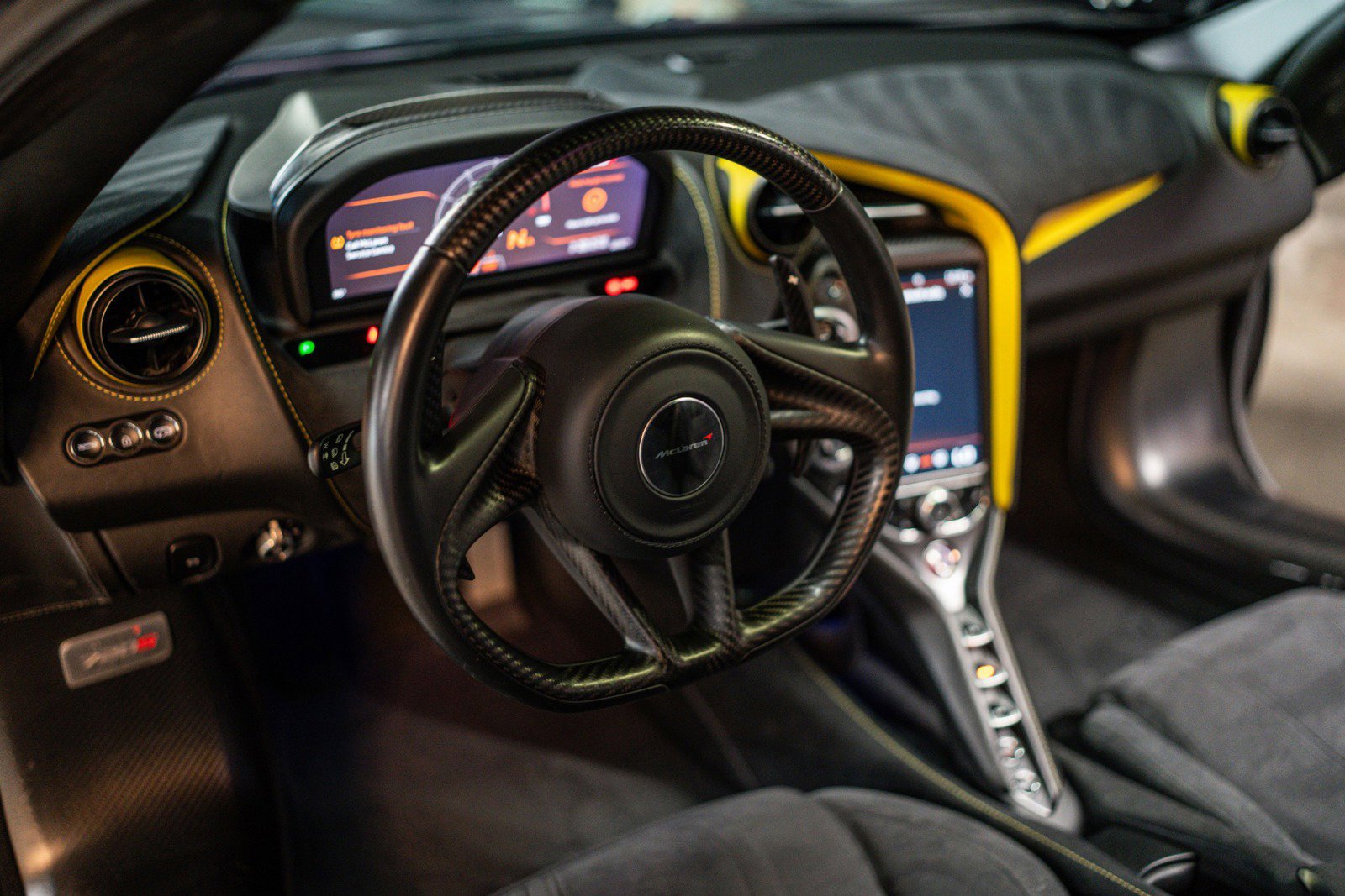 Used 2018 McLaren 720S image 10