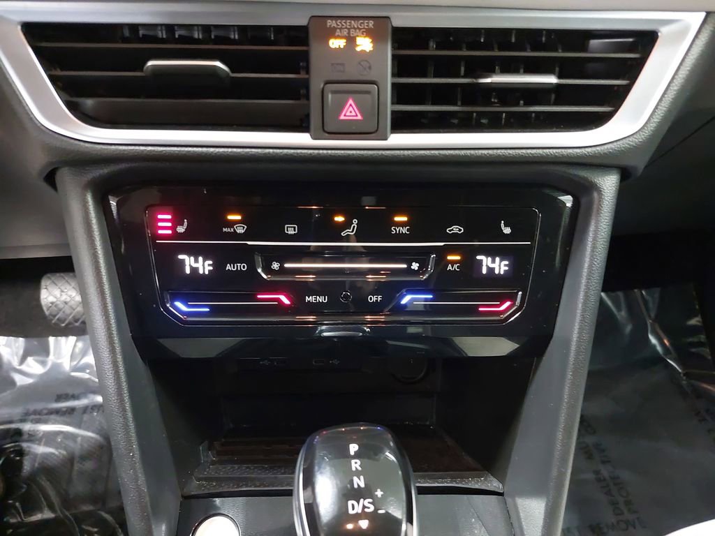 Used 2025 Volkswagen Taos SE image 20