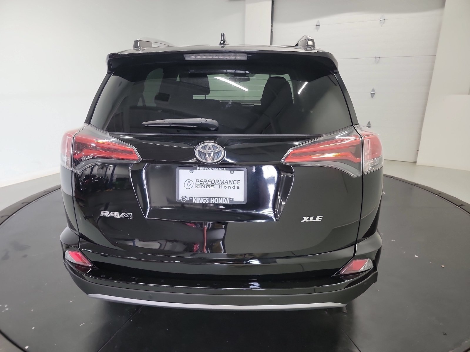 Used 2018 Toyota RAV4 XLE FWD image 8