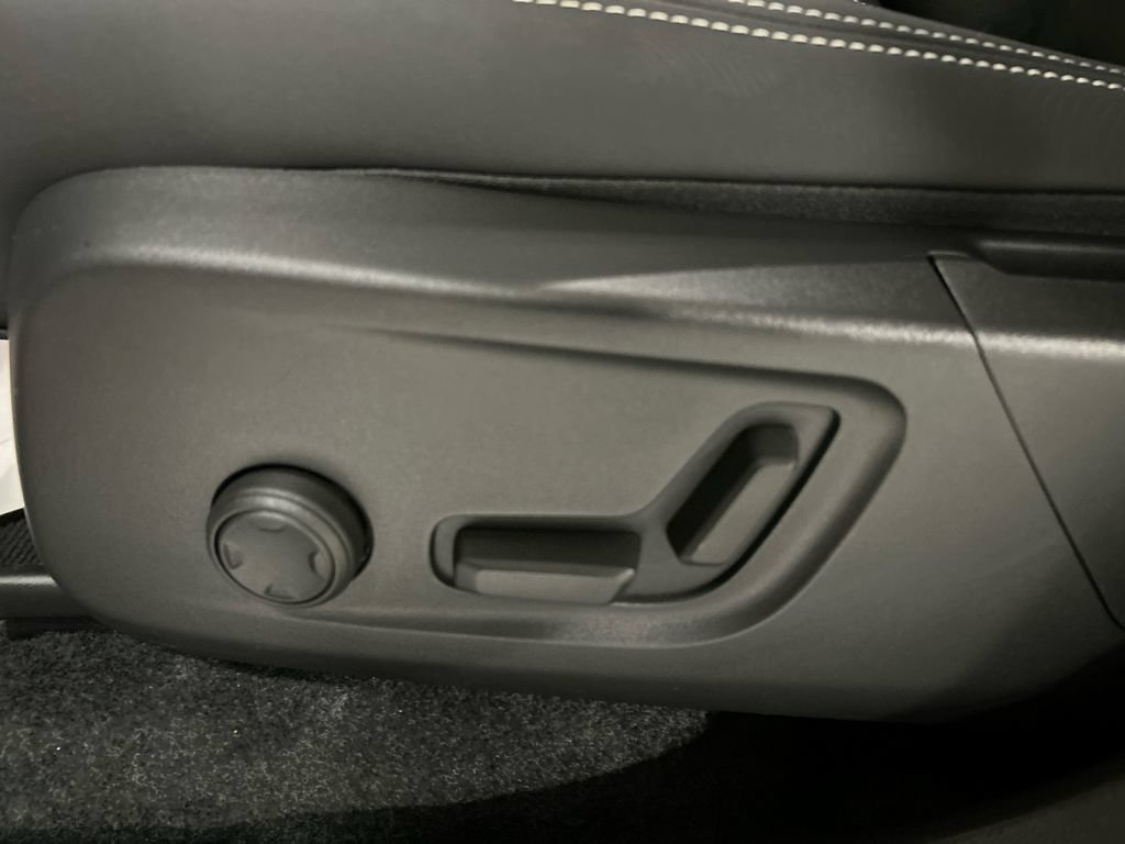 Certified 2023 Volvo C40 P8 Recharge Ultimate AWD/4WD image 11
