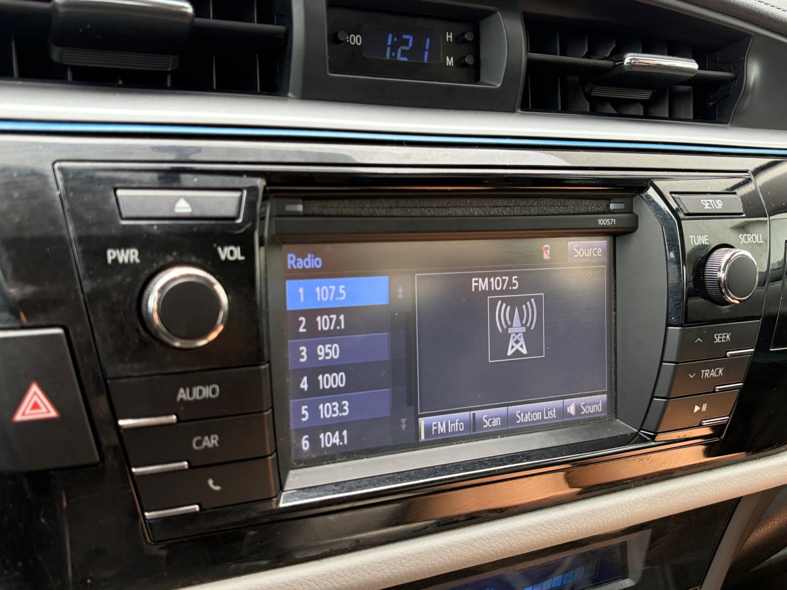 Used 2016 Toyota Corolla LE FWD image 21