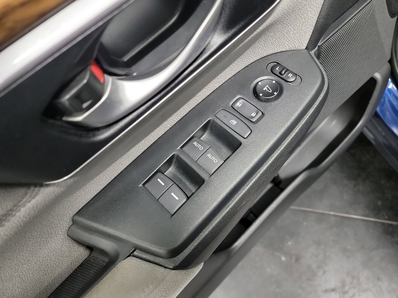 Used 2017 Honda CR-V EX image 14