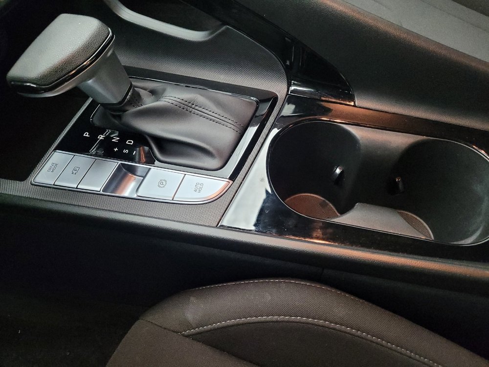 Used 2024 Hyundai Elantra Blue image 26