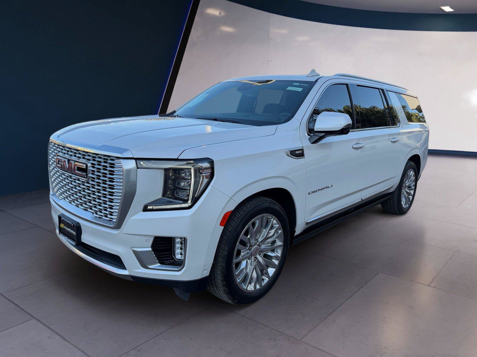 Used 2024 GMC Yukon XL Denali w/ Denali Reserve Package AWD/4WD image 1