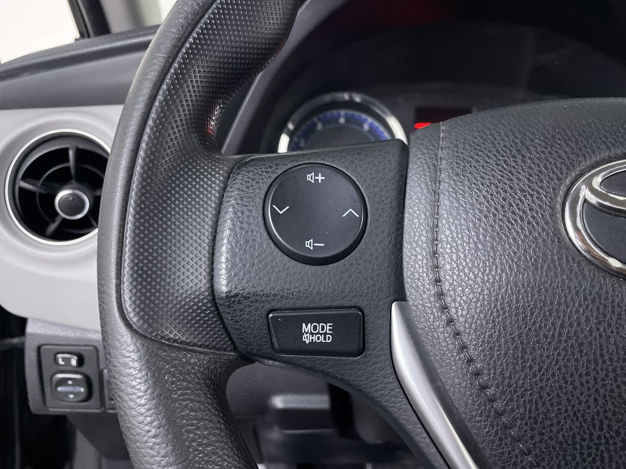 Used 2017 Toyota Corolla XLE image 24