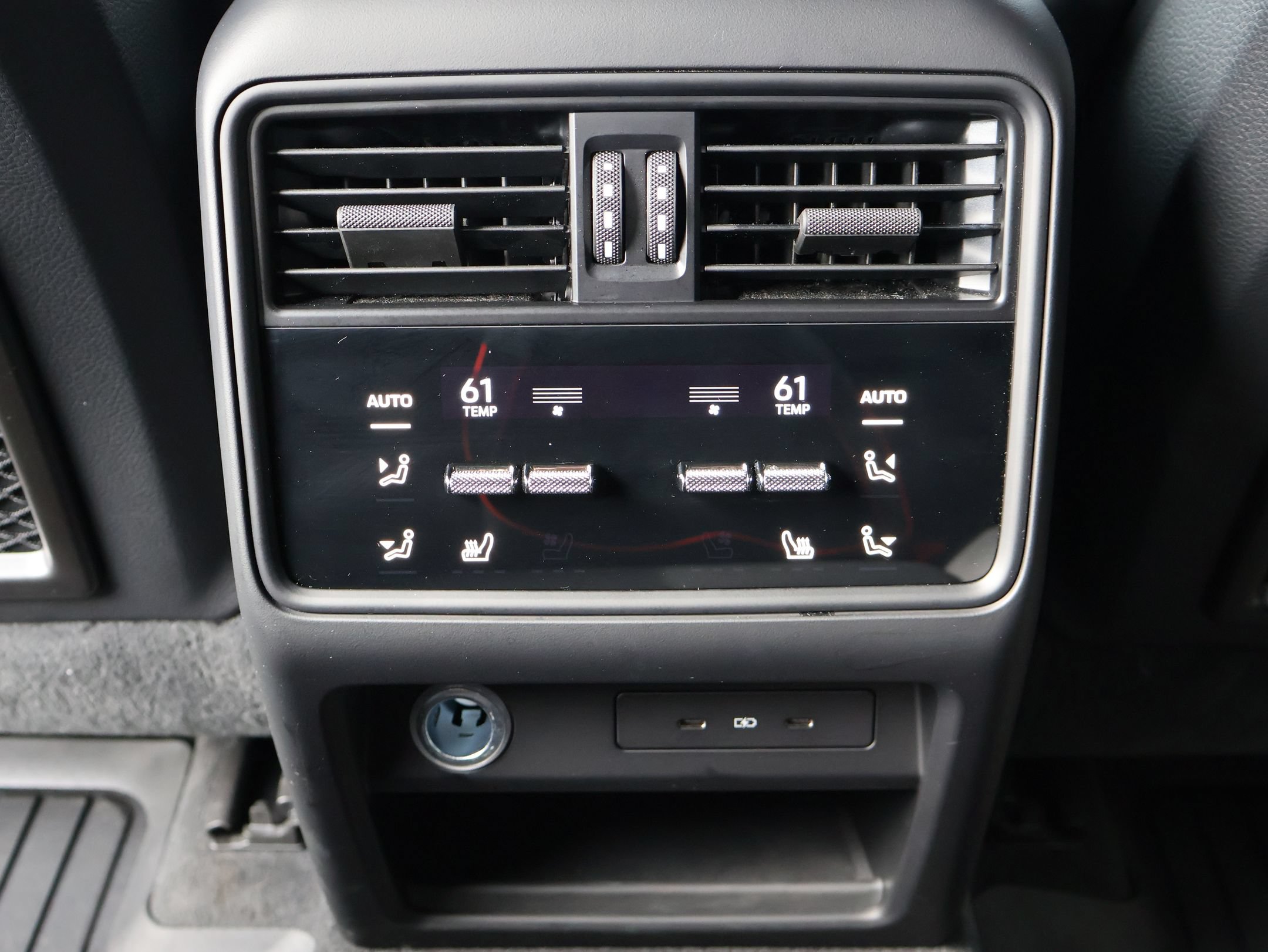 Certified 2025 Porsche Cayenne Coupe AWD/4WD image 26