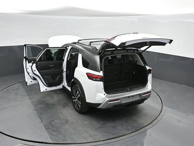 Used 2025 Nissan Pathfinder Platinum image 58