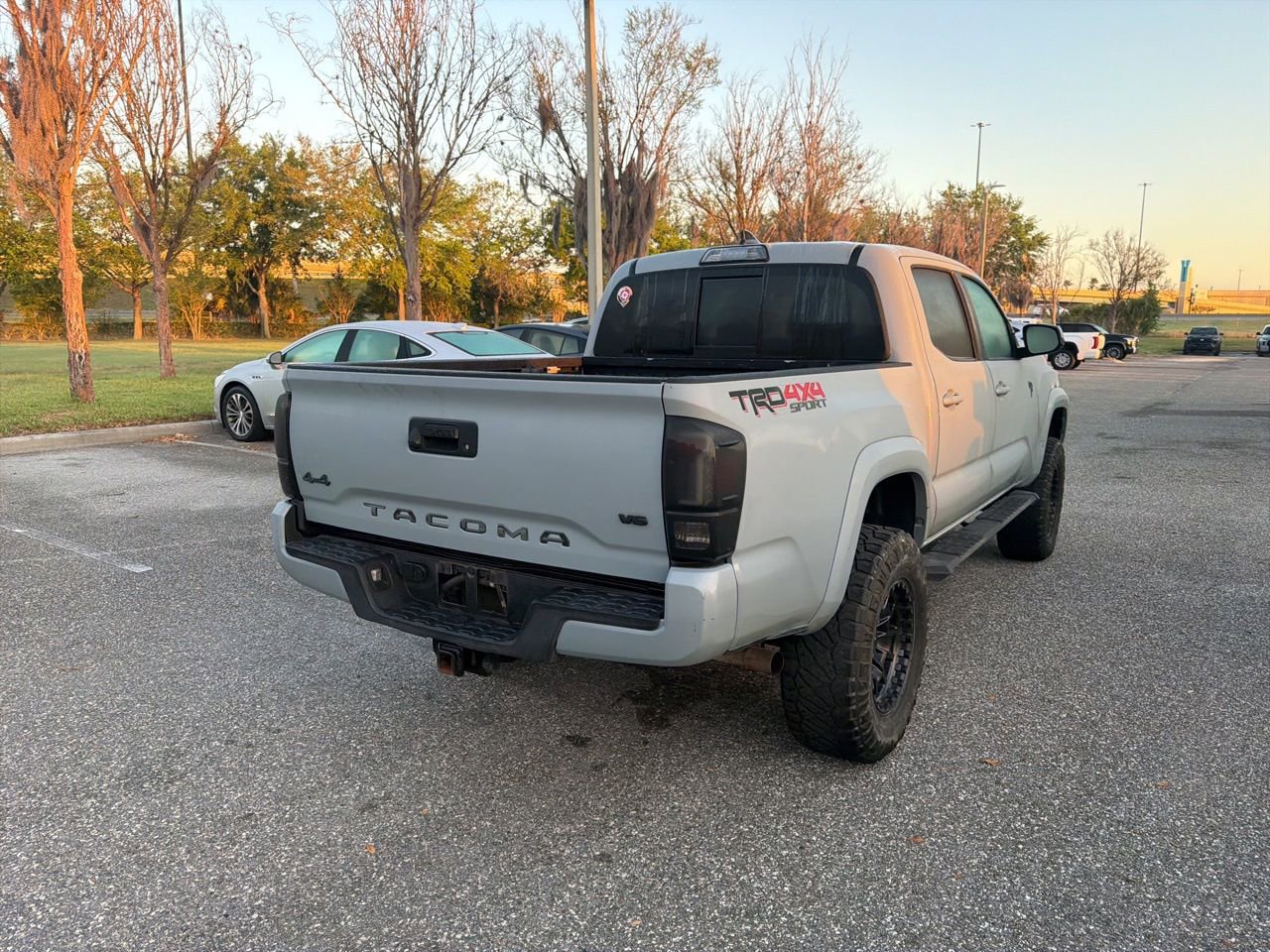 Used 2019 Toyota Tacoma TRD Sport image 5