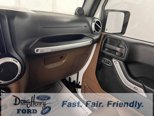 Used 2014 Jeep Wrangler Unlimited Sahara w/ Dual Top Group image 41