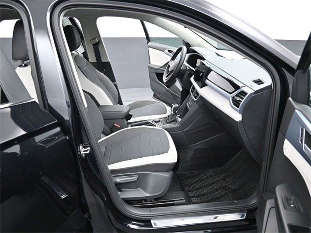 New 2026 Volkswagen Taos SE image 14