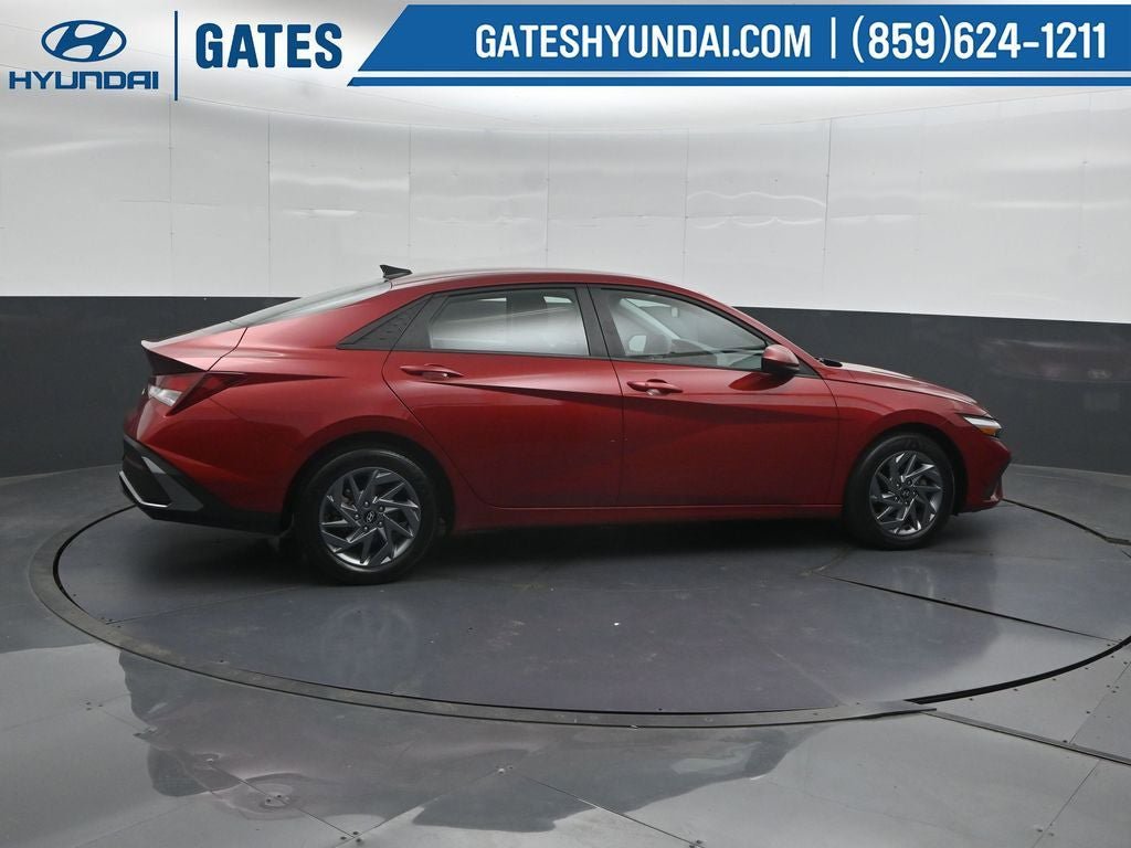Certified 2024 Hyundai Elantra SEL FWD image 3