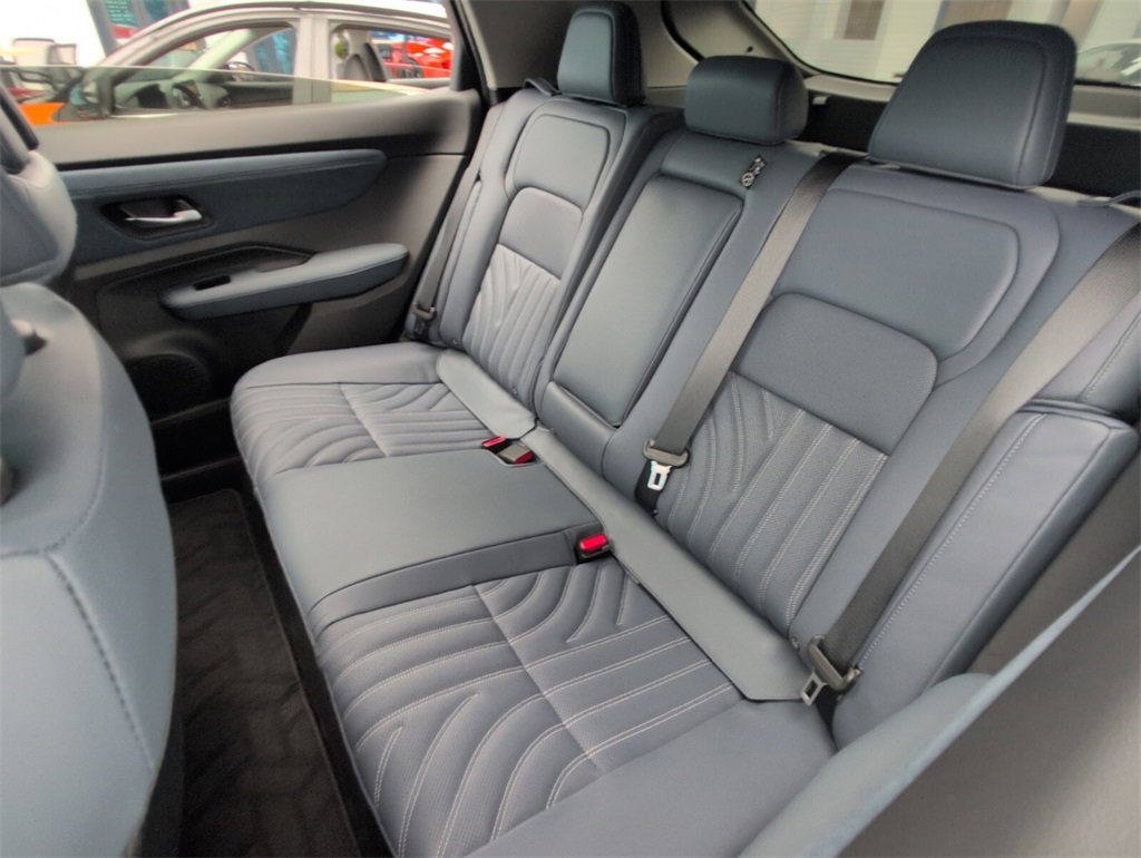 New 2025 Nissan Ariya Platinum image 7