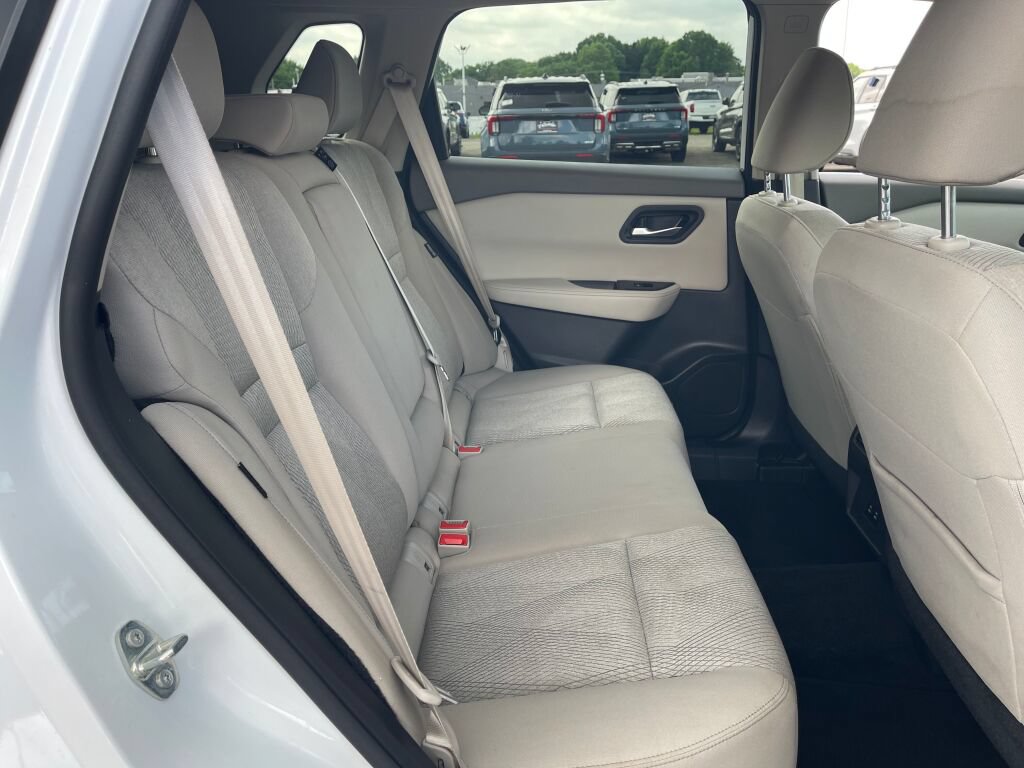 Used 2025 Nissan Rogue SV AWD/4WD image 29