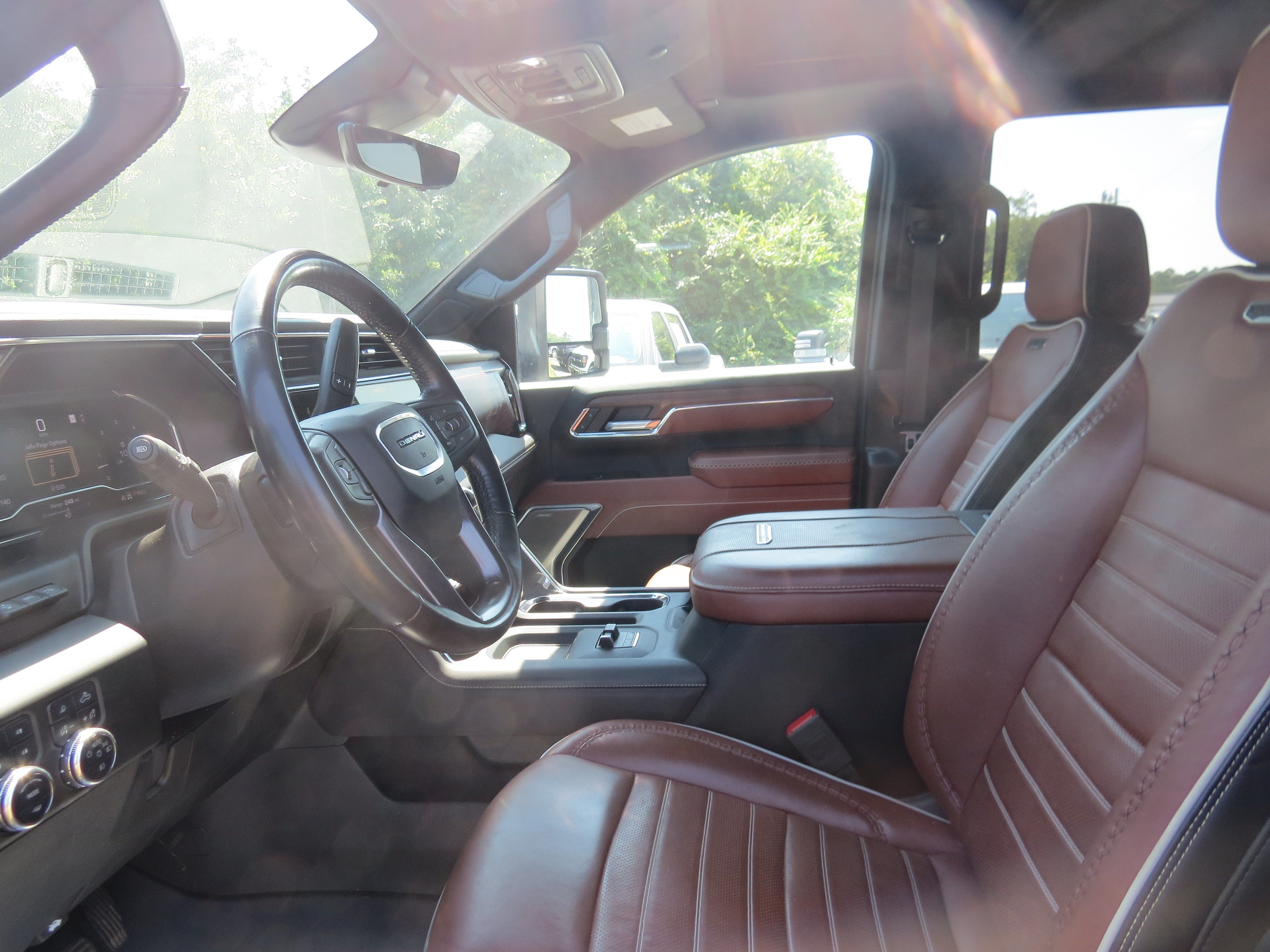 Used 2024 GMC Sierra 2500 Denali Ultimate AWD/4WD image 13