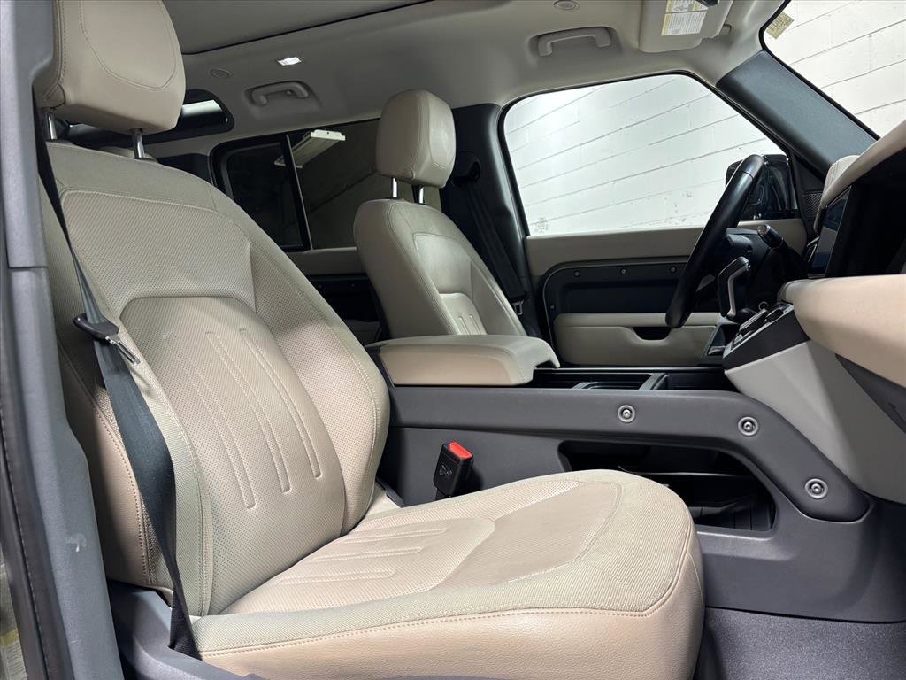 Used 2020 Land Rover Defender 110 First Edition image 31