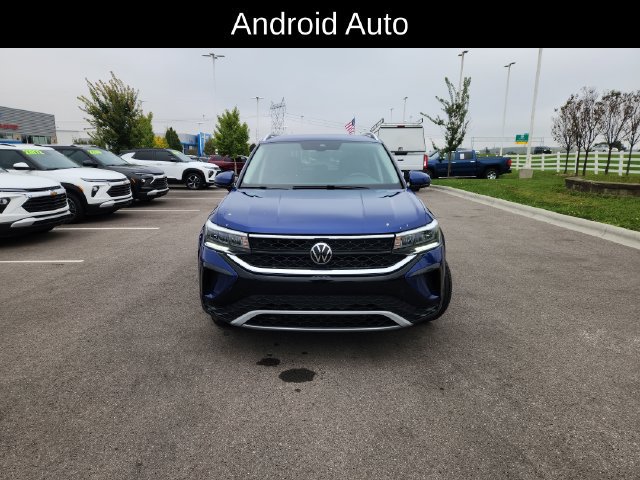 Used 2023 Volkswagen Taos SE FWD image 2