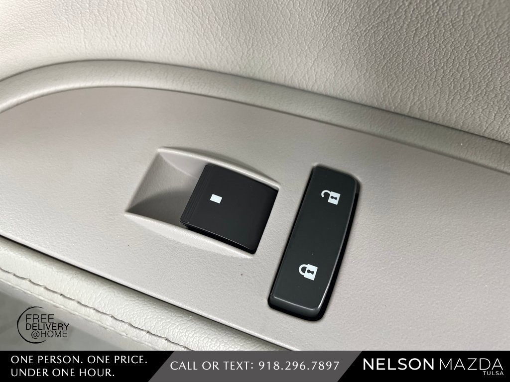 Used 2011 Buick Lucerne CXL image 45