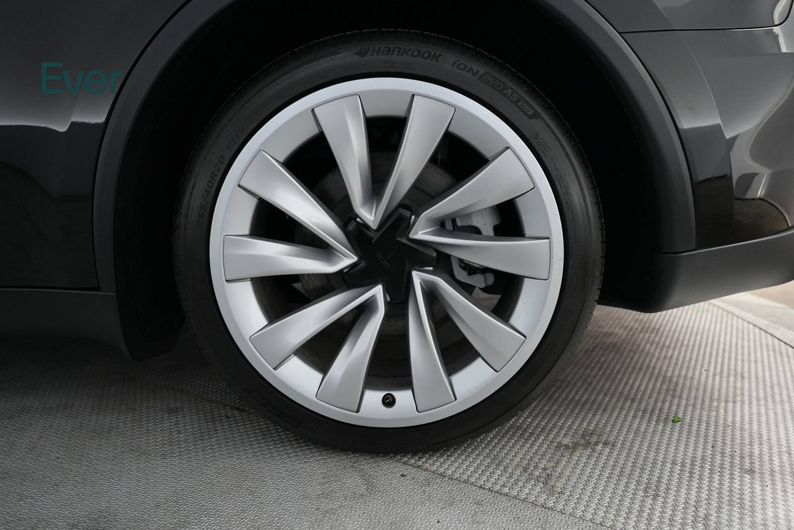 Used 2026 Tesla Model Y 2WD image 9