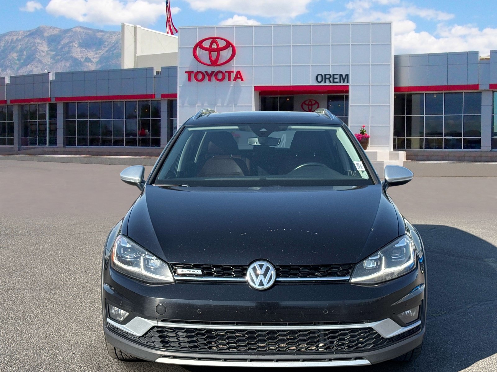 Used 2019 Volkswagen Golf Alltrack SE AWD/4WD image 2
