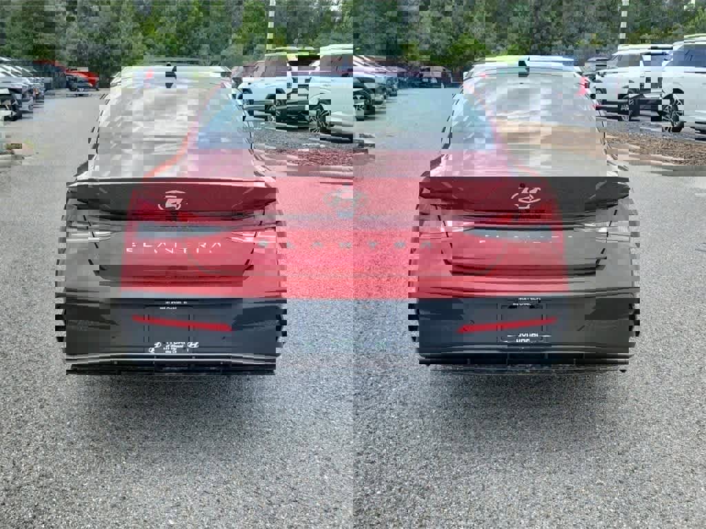 New 2025 Hyundai Elantra SE image 9