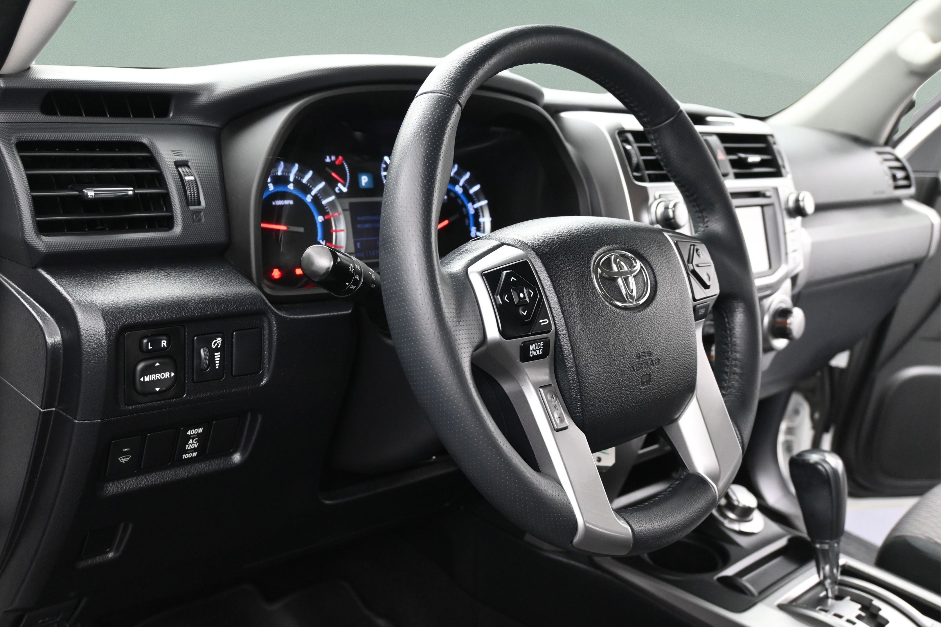 Used 2018 Toyota 4Runner SR5 AWD/4WD image 12