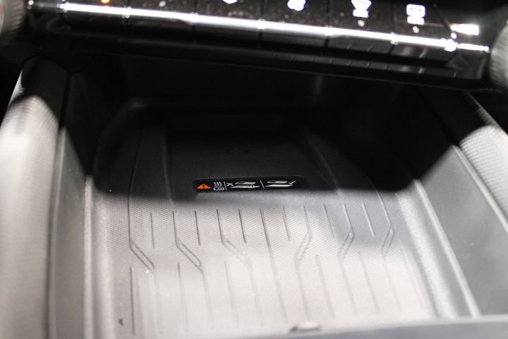 New 2026 Chevrolet Equinox EV RS w/ Convenience Package II FWD image 32