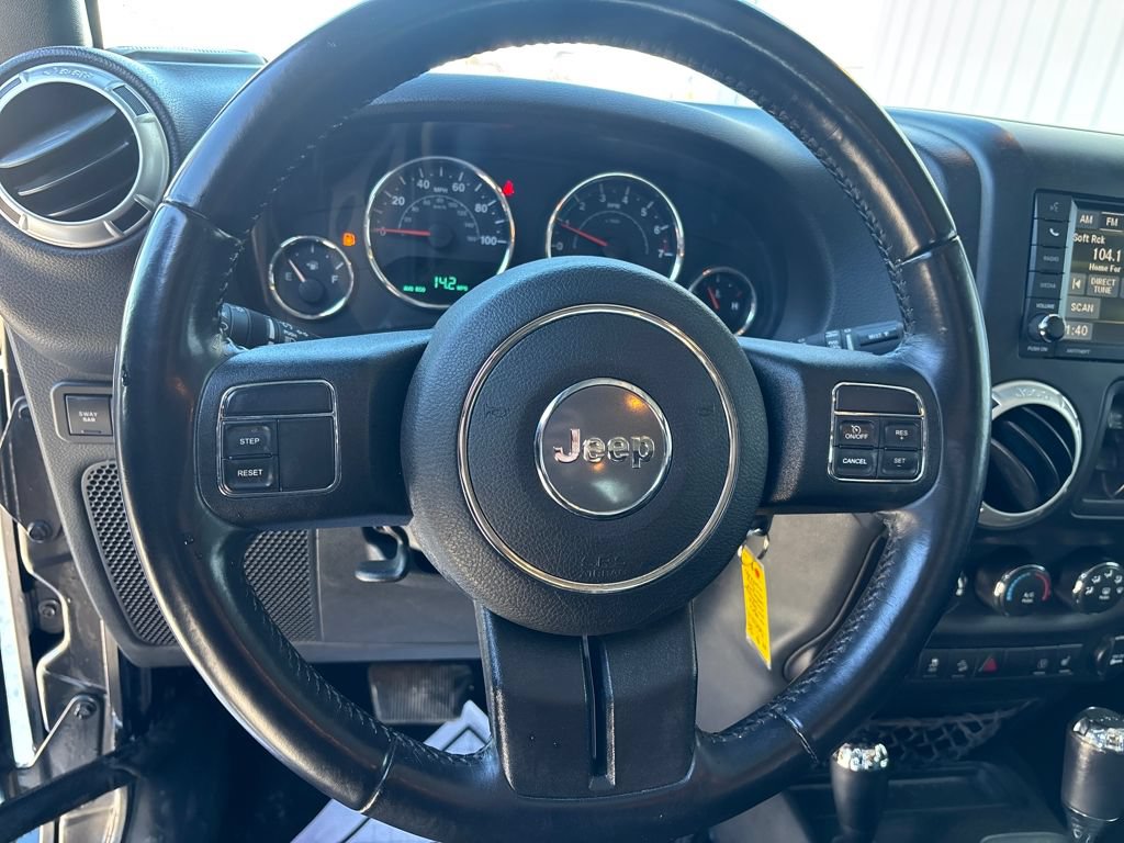 Used 2017 Jeep Wrangler Unlimited Rubicon w/ Max Tow Package AWD/4WD image 16
