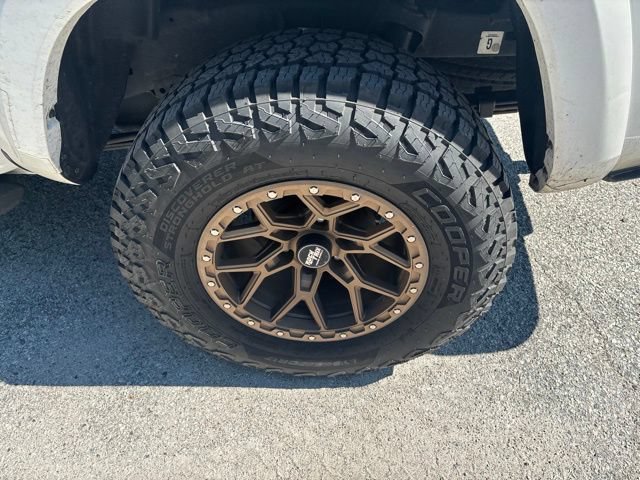 Used 2019 Toyota Tacoma TRD Sport AWD/4WD image 9