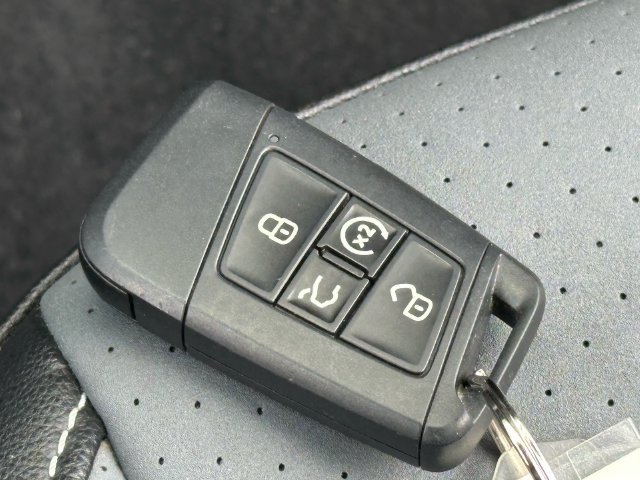Used 2025 Volkswagen Jetta SE FWD image 23