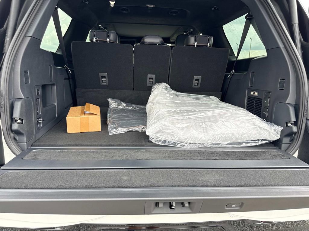 New 2025 Lincoln Navigator L Black Label image 11
