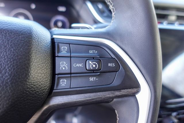 Used 2023 Jeep Grand Cherokee Limited image 14