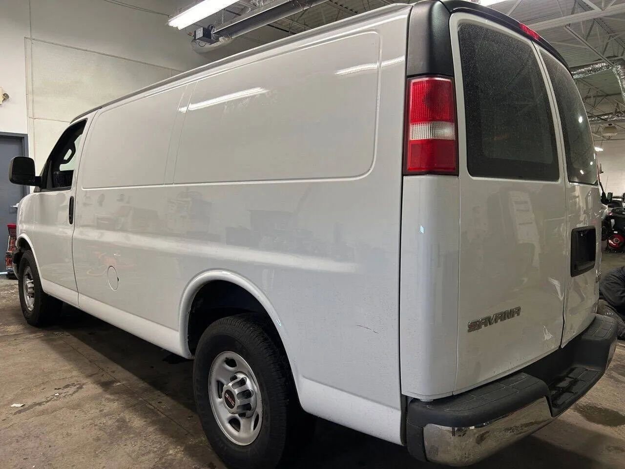 Used 2017 GMC Savana 2500 image 3