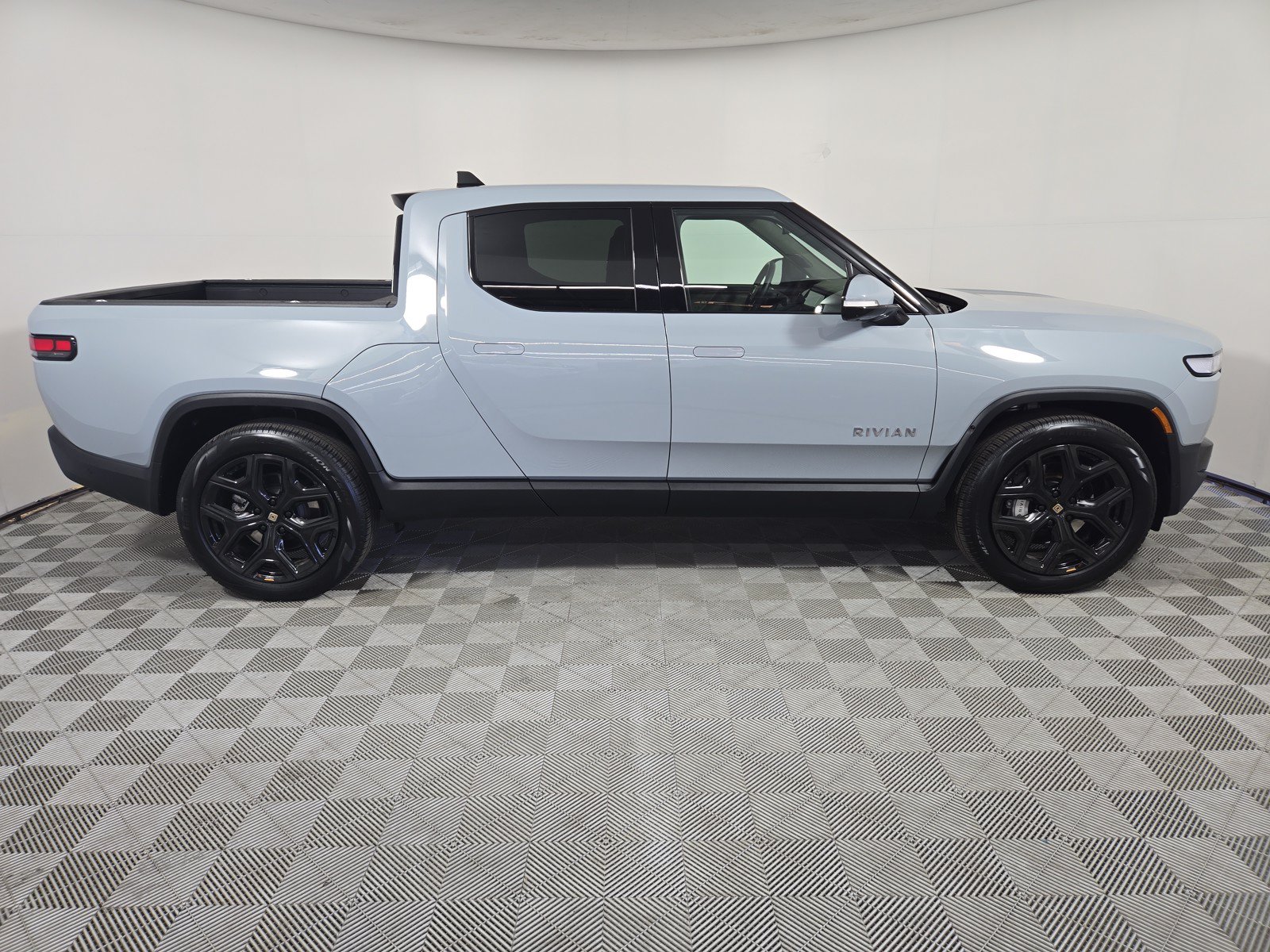 Used 2024 Rivian R1T Adventure AWD/4WD image 6