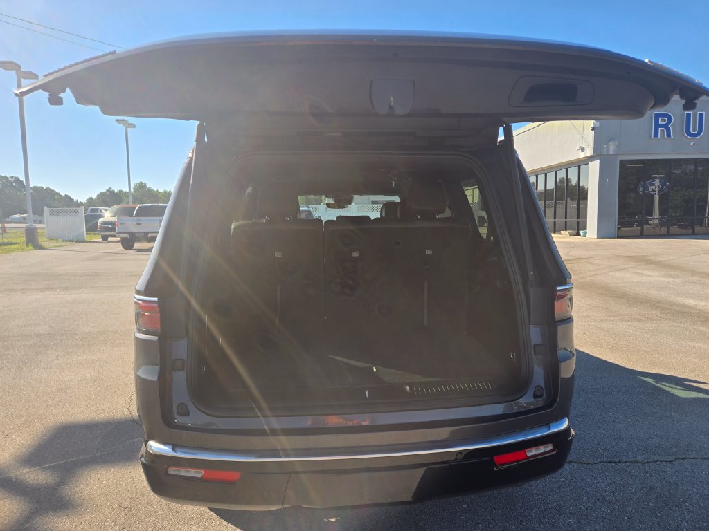 Used 2022 Jeep Wagoneer Series II AWD/4WD image 5