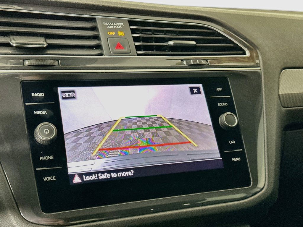 Used 2023 Volkswagen Tiguan SE w/ Panoramic Sunroof Package FWD image 18