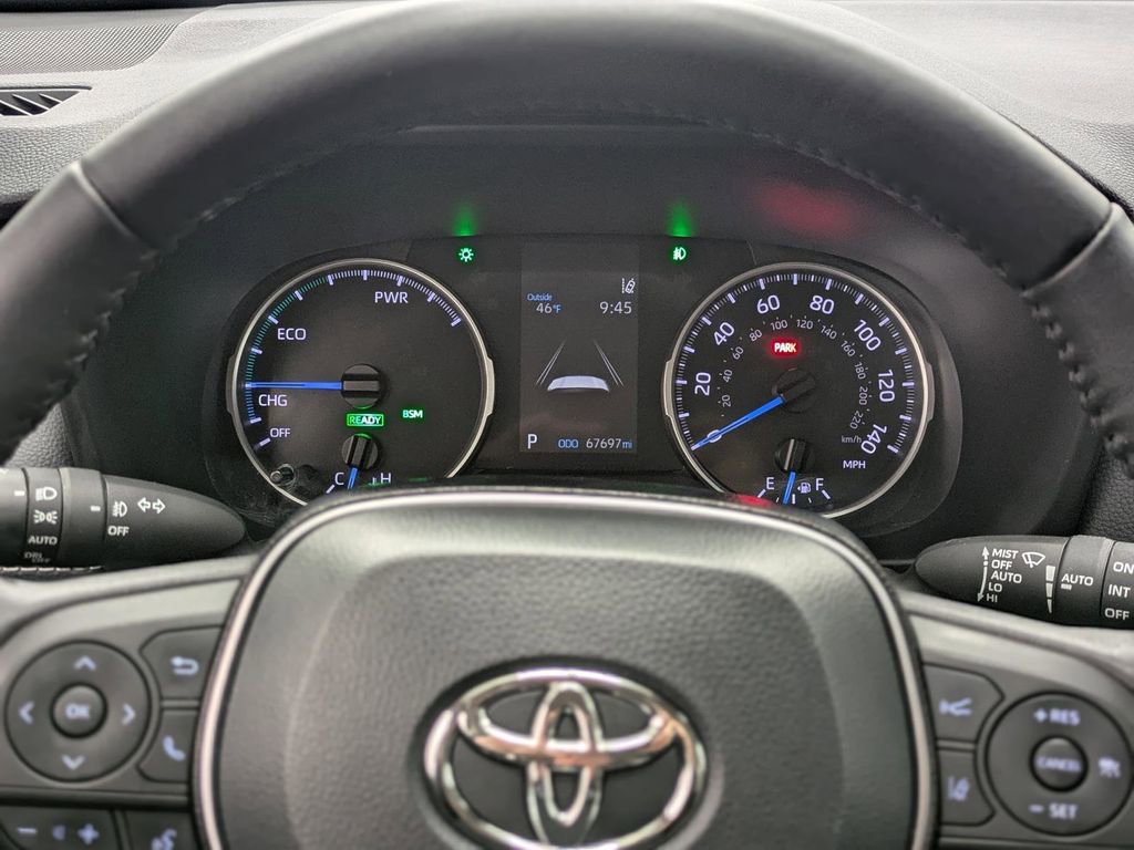 Used 2021 Toyota RAV4 XLE w/ XLE Grade Weather Package image 21