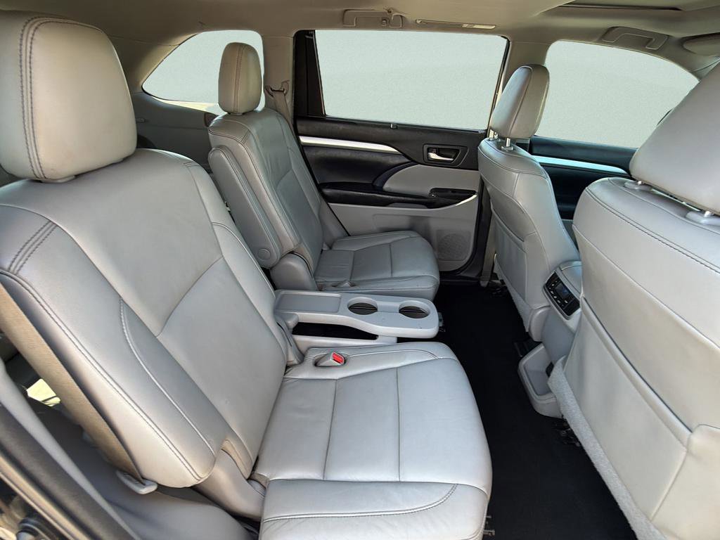 Used 2018 Toyota Highlander XLE AWD/4WD image 12