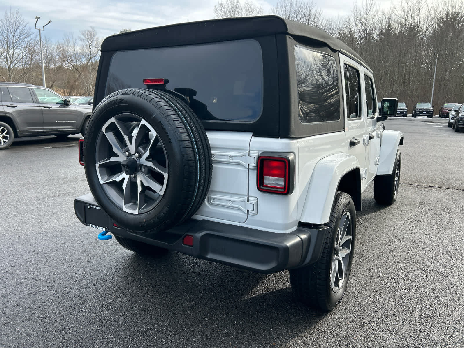 Used 2024 Jeep Wrangler Unlimited w/ Convenience Group AWD/4WD image 6