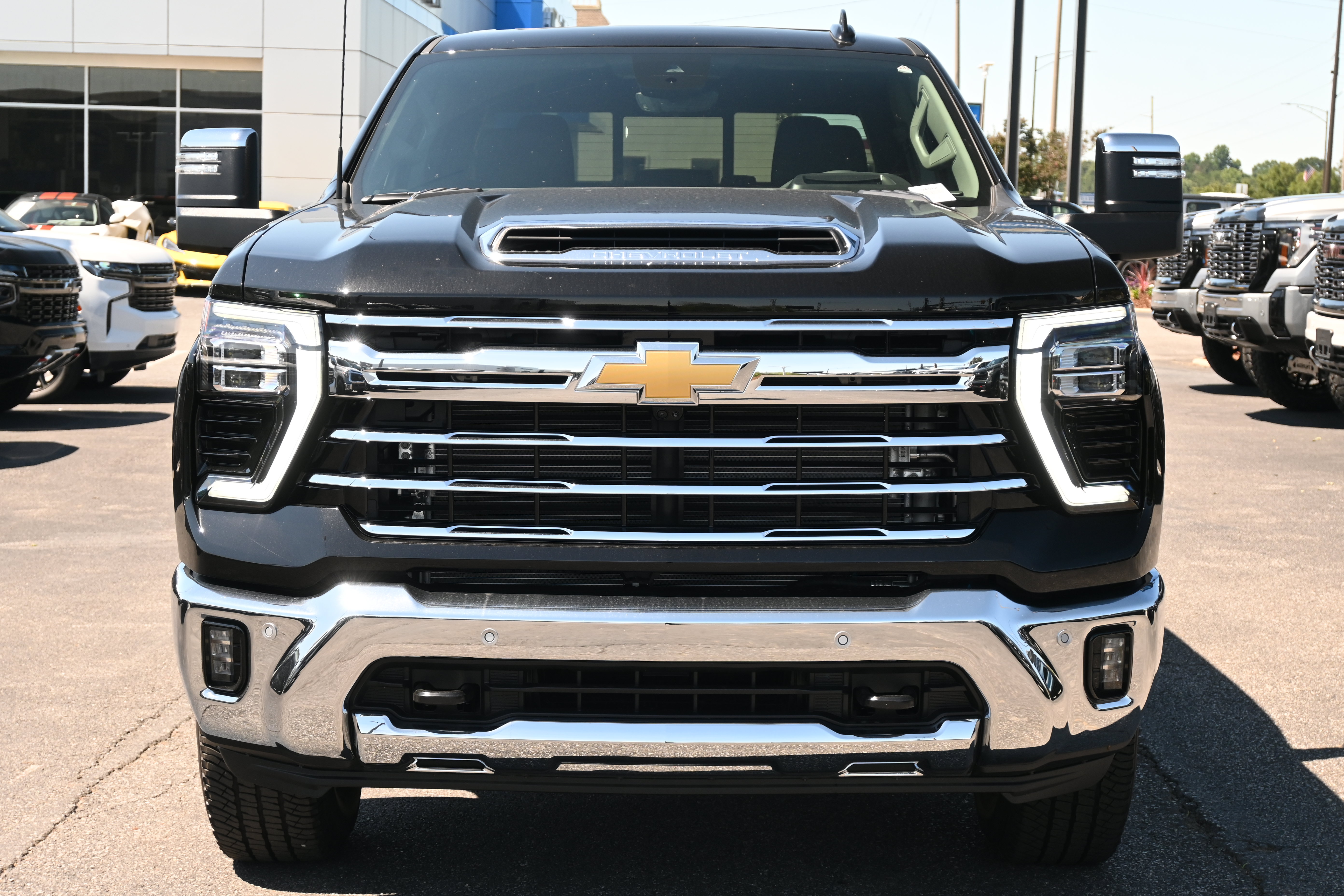 New 2026 Chevrolet Silverado 2500 LTZ w/ LTZ Premium Package AWD/4WD image 3