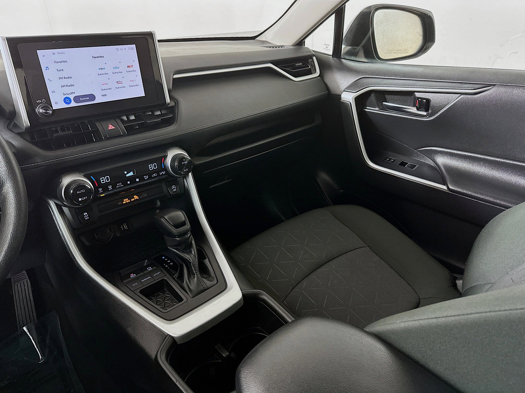 Used 2024 Toyota RAV4 XLE image 21