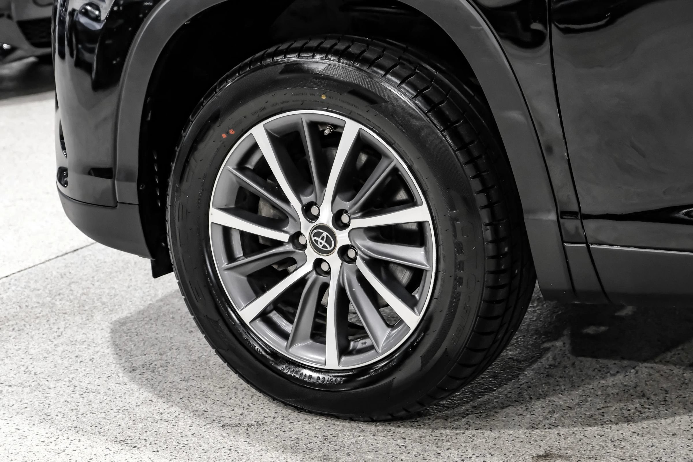 Used 2019 Toyota Highlander XLE FWD image 55