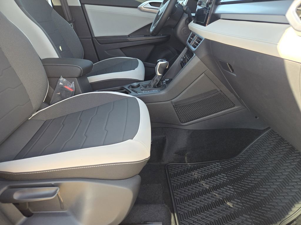 New 2026 Volkswagen Taos SE image 12