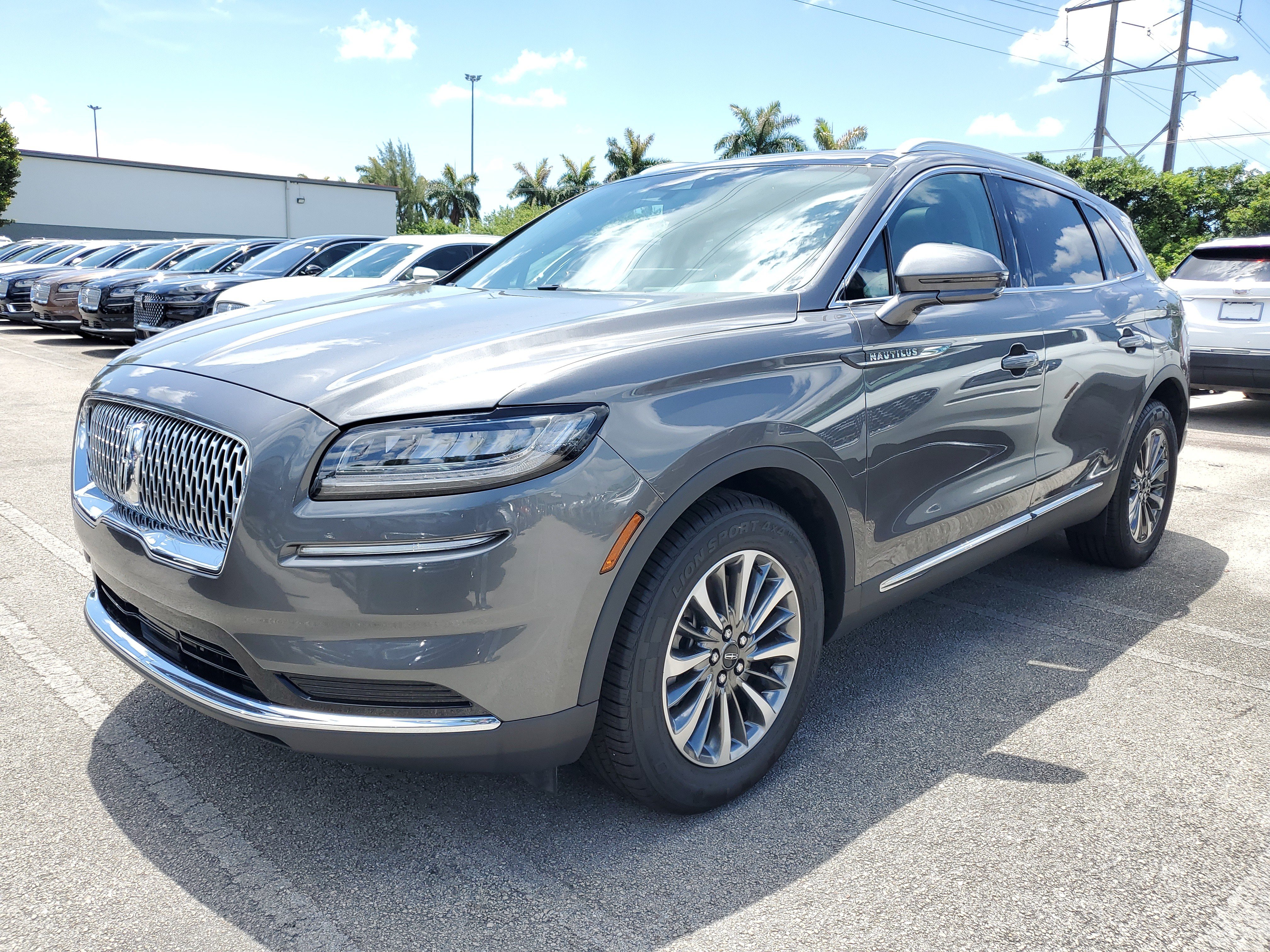 Used 2021 Lincoln Nautilus Reserve w/ Class II Trailer Tow Package FWD image 3