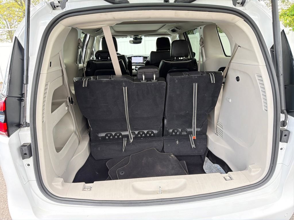 Used 2024 Chrysler Pacifica Limited FWD image 28