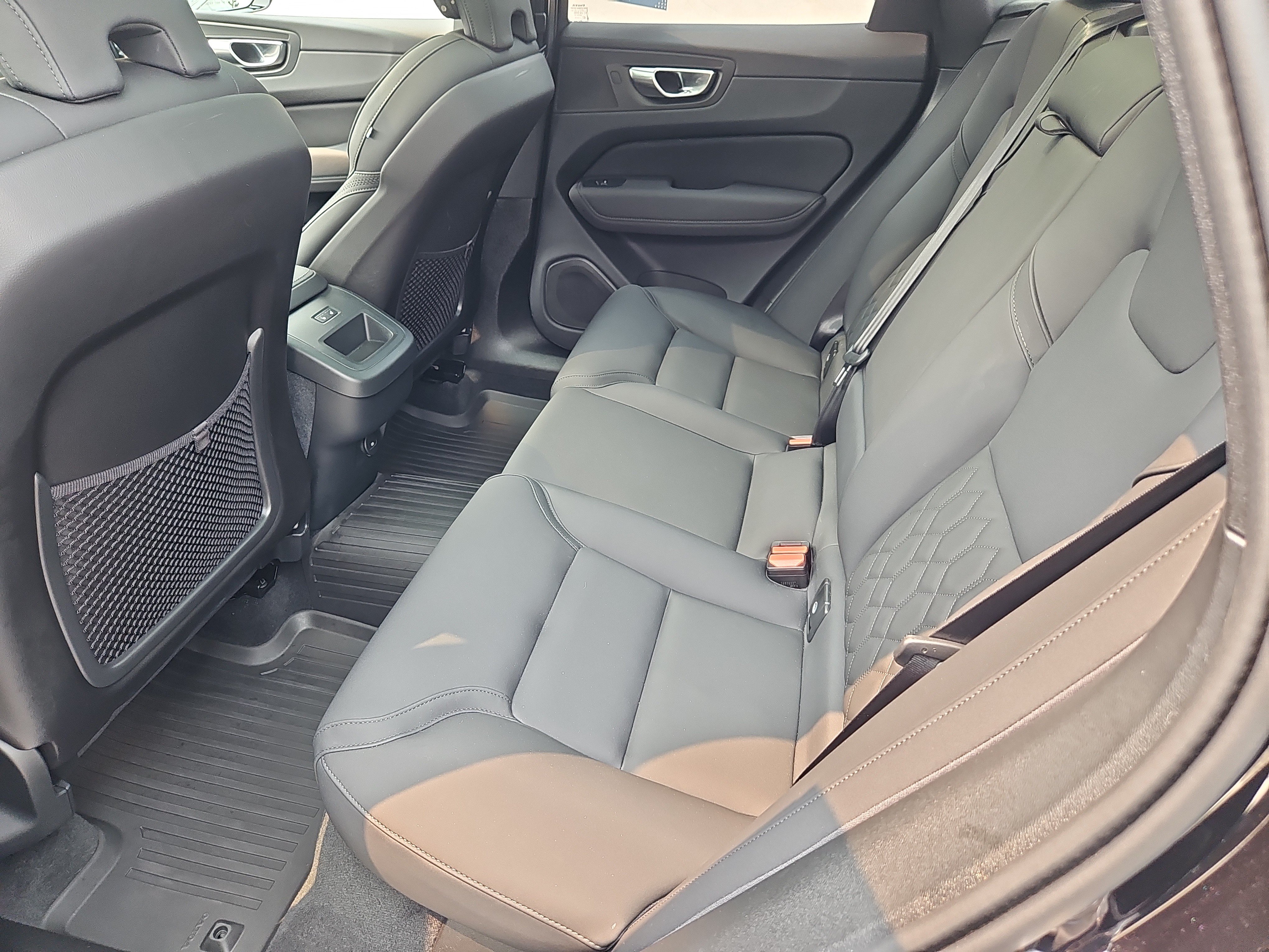 Used 2026 Volvo XC60 B5 Plus w/ Protection Package Premier AWD/4WD image 32