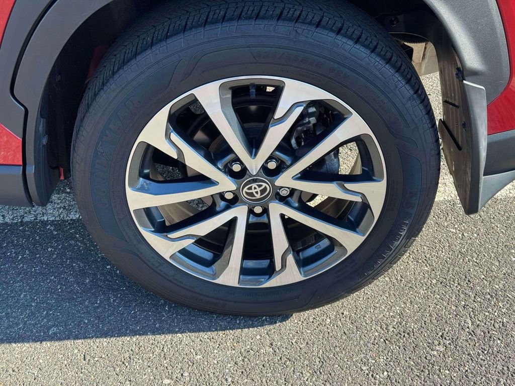 Used 2023 Toyota Corolla Cross XLE w/ Convenience Package AWD/4WD image 11