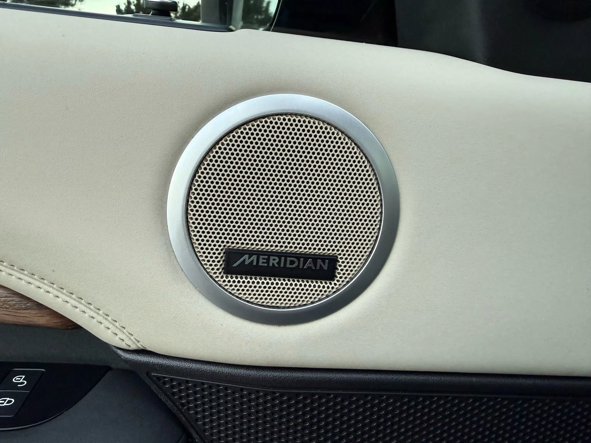 Used 2019 Land Rover Discovery HSE image 53