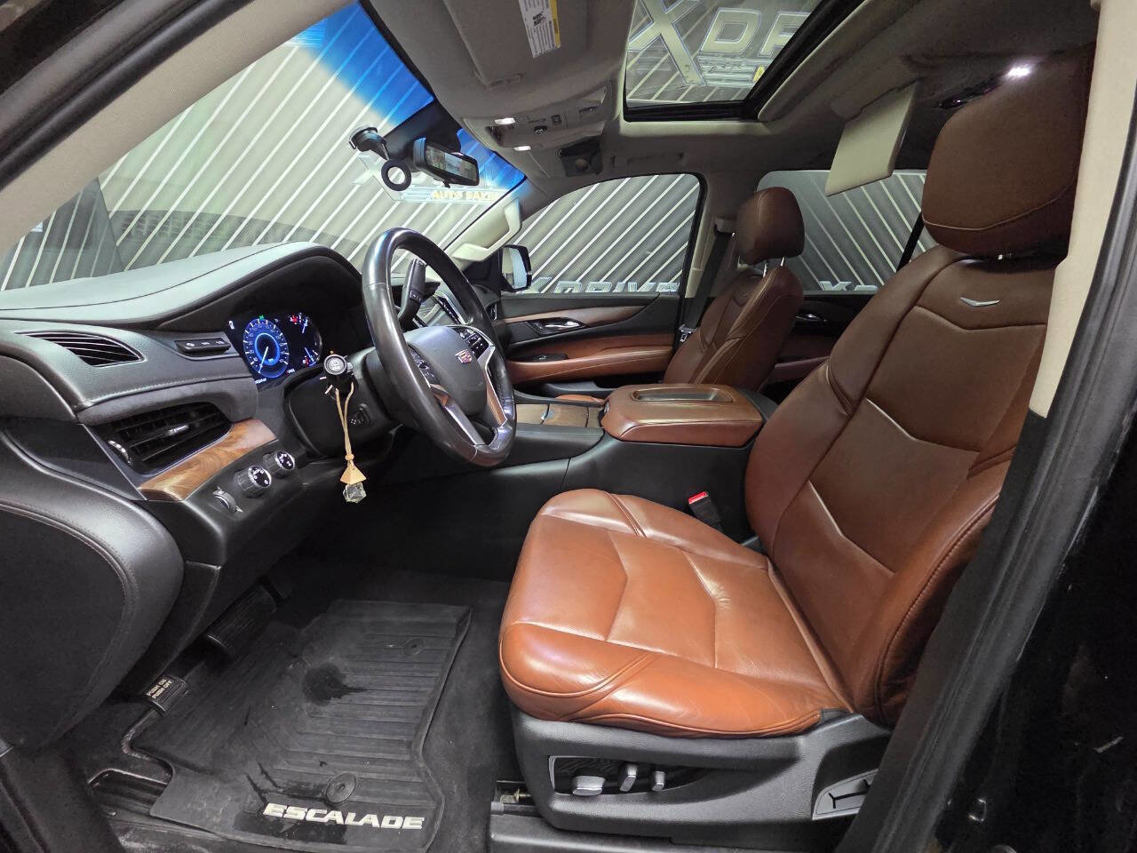 Used 2018 Cadillac Escalade ESV Luxury AWD/4WD image 21