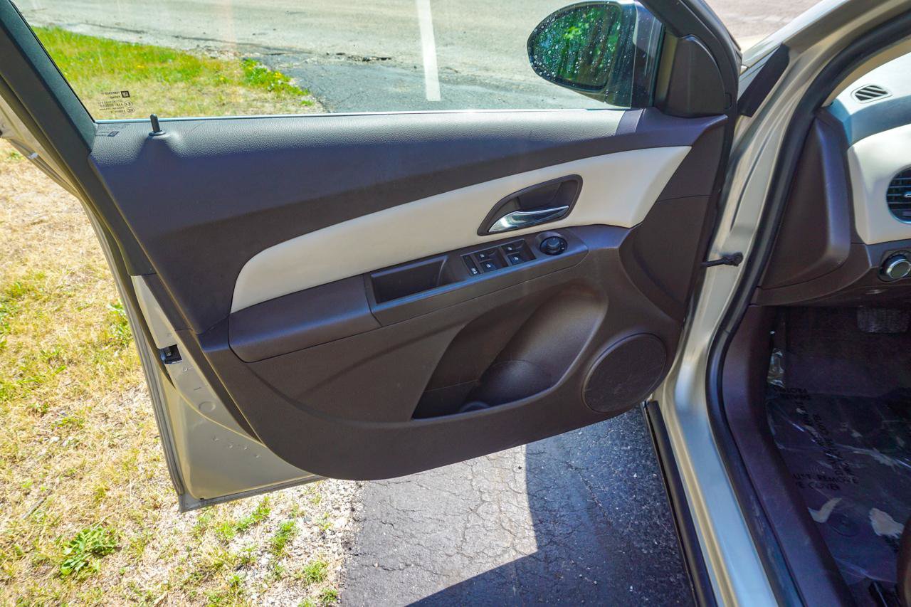 Used 2014 Chevrolet Cruze LT FWD image 24