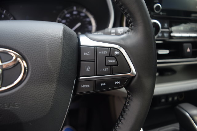Used 2021 Toyota Highlander XLE FWD image 5